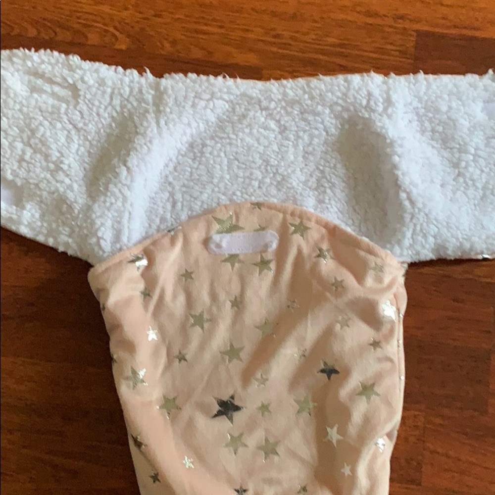 Swaddle - Picture 2 of 3